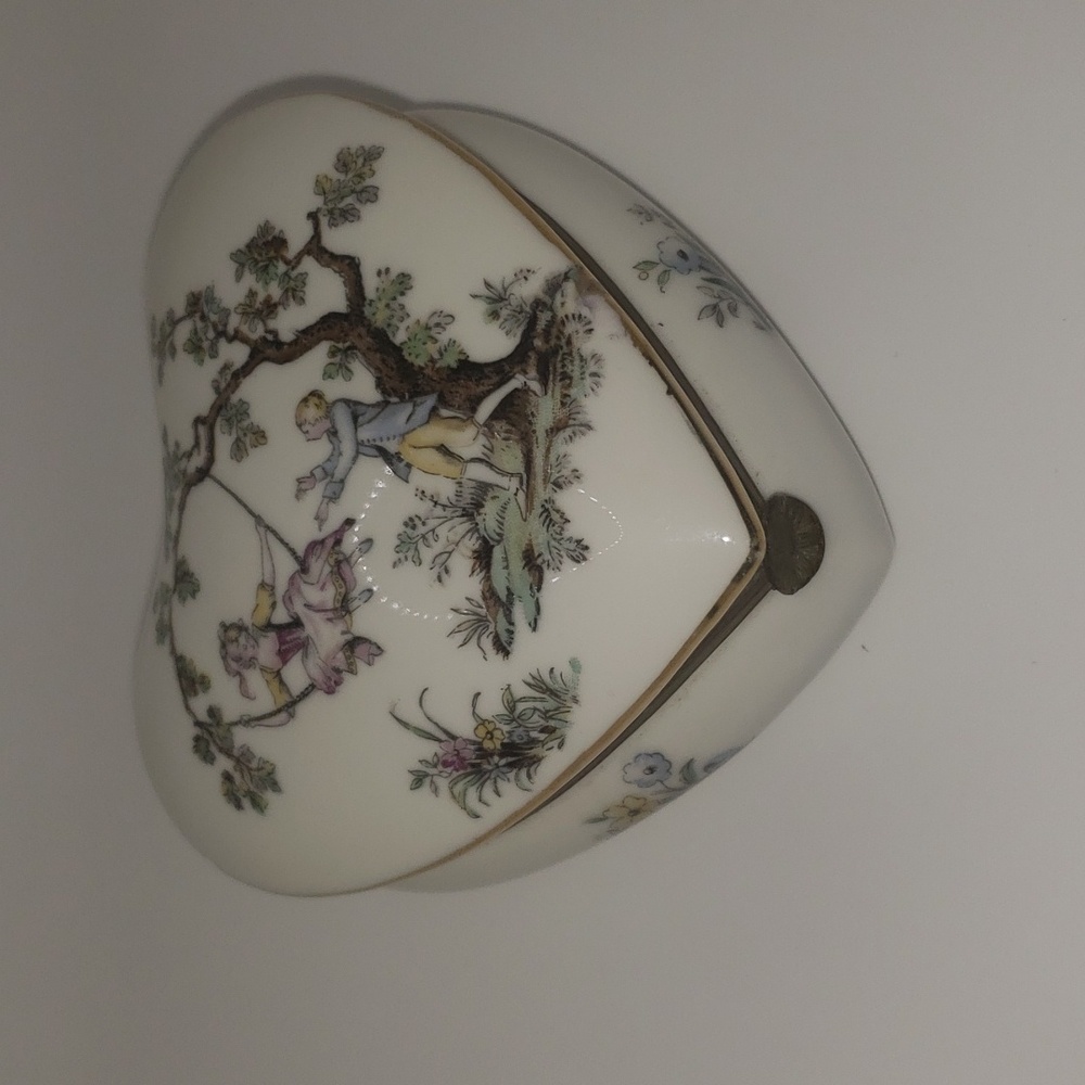 Vintage Heart-shaped Porcelain Trinket Box